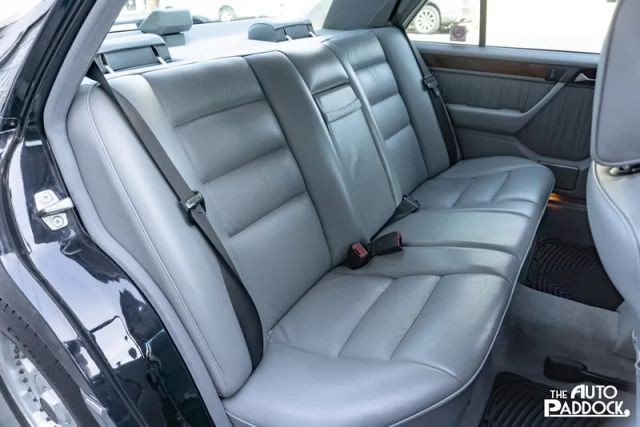 Mercedes-Benz-300-Series-1990-Sedan-23