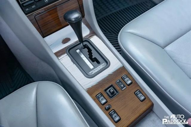 Mercedes-Benz-300-Series-1990-Sedan-26