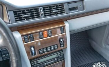 Mercedes-Benz-300-Series-1990-Sedan-27