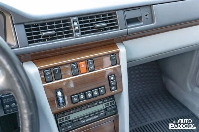 Mercedes-Benz-300-Series-1990-Sedan-27