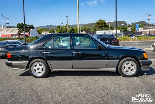 Mercedes-Benz-300-Series-1990-Sedan-3