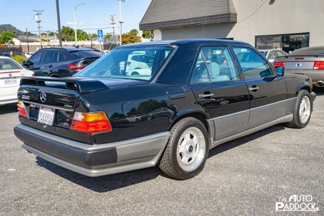 Mercedes-Benz-300-Series-1990-Sedan-4