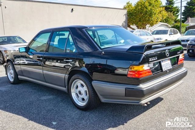 Mercedes-Benz-300-Series-1990-Sedan-6