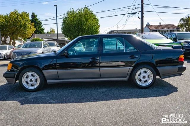 Mercedes-Benz-300-Series-1990-Sedan-7