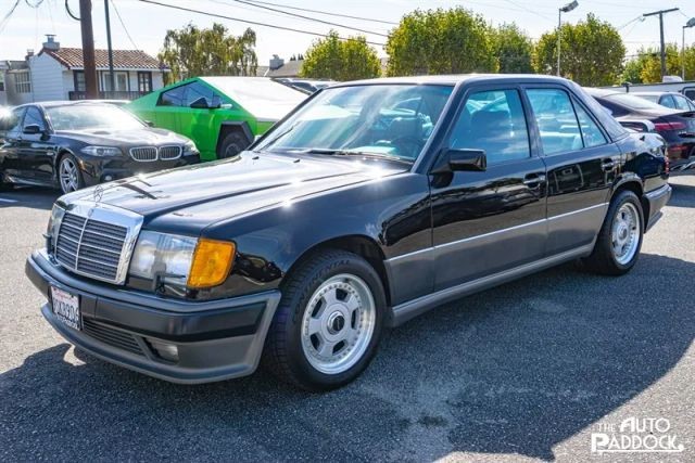 Mercedes-Benz 300-Series 1990 Sedan