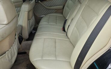 Mercedes-Benz-300-Series-1991-12