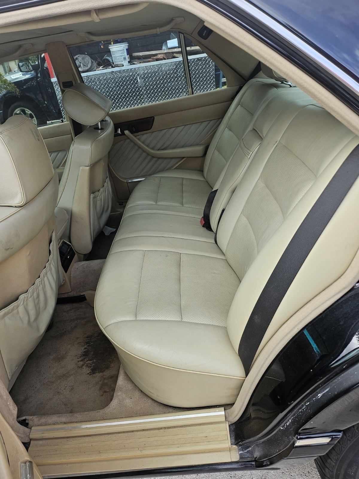 Mercedes-Benz-300-Series-1991-12