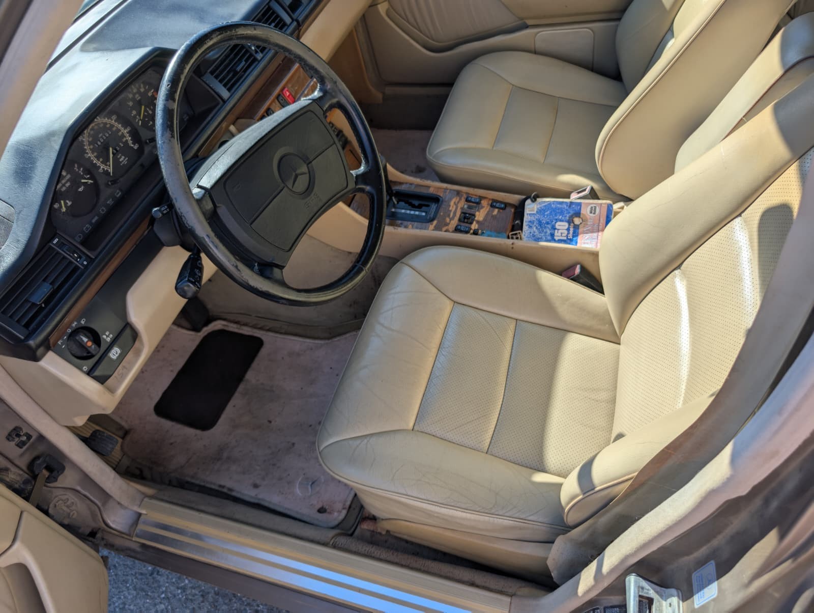 Mercedes-Benz-300-Series-1991-Sedan-3