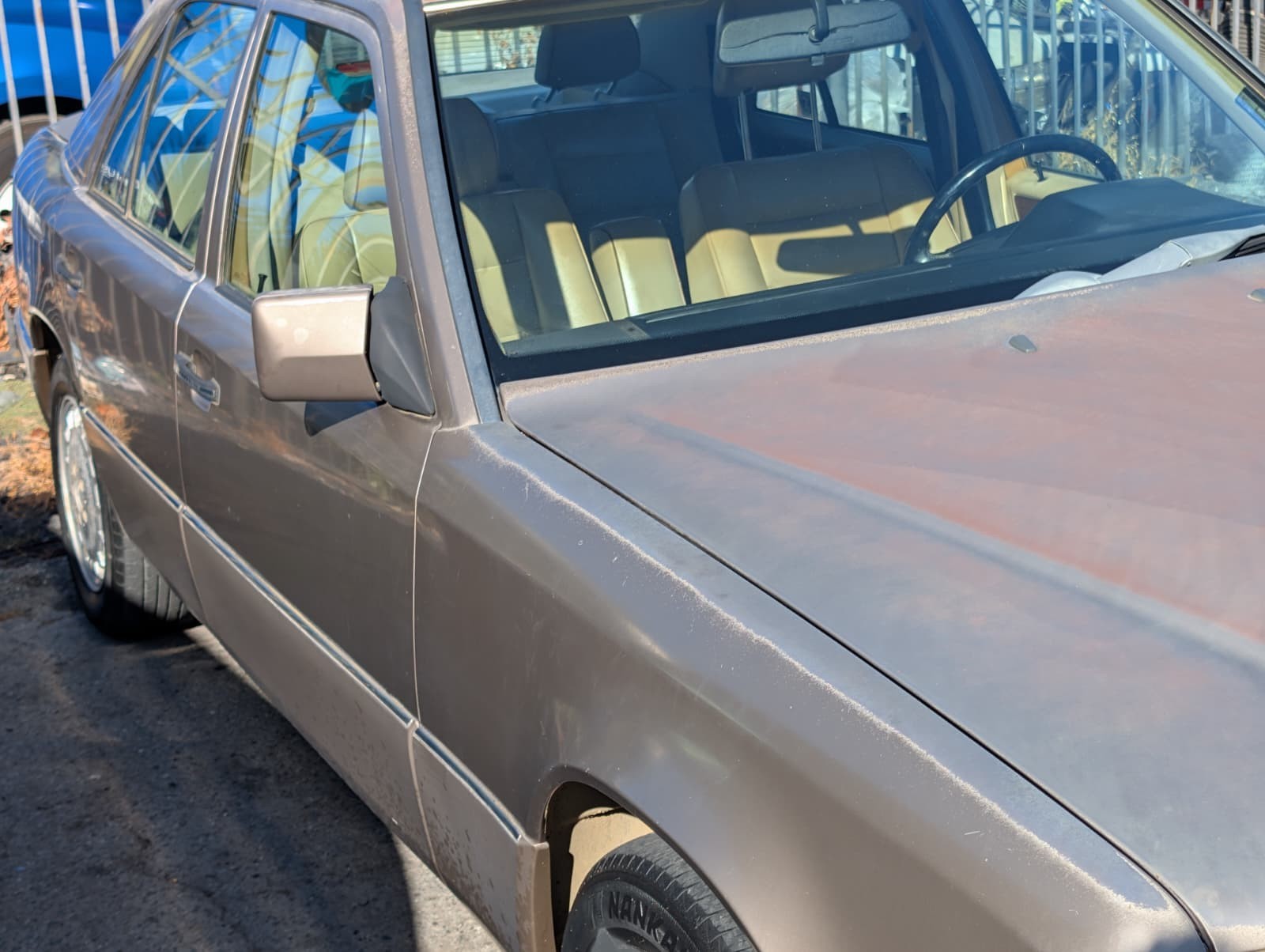 Mercedes-Benz-300-Series-1991-Sedan-4