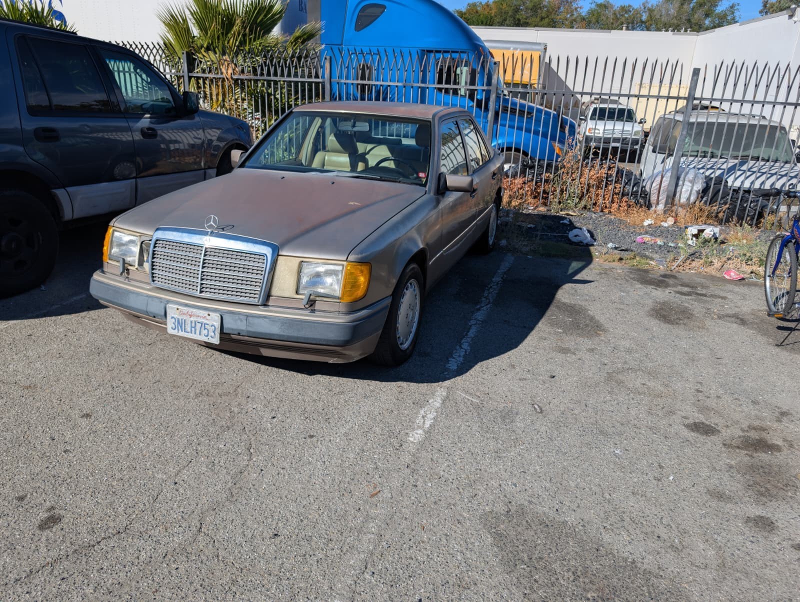 Mercedes-Benz 300-Series 1991 Sedan