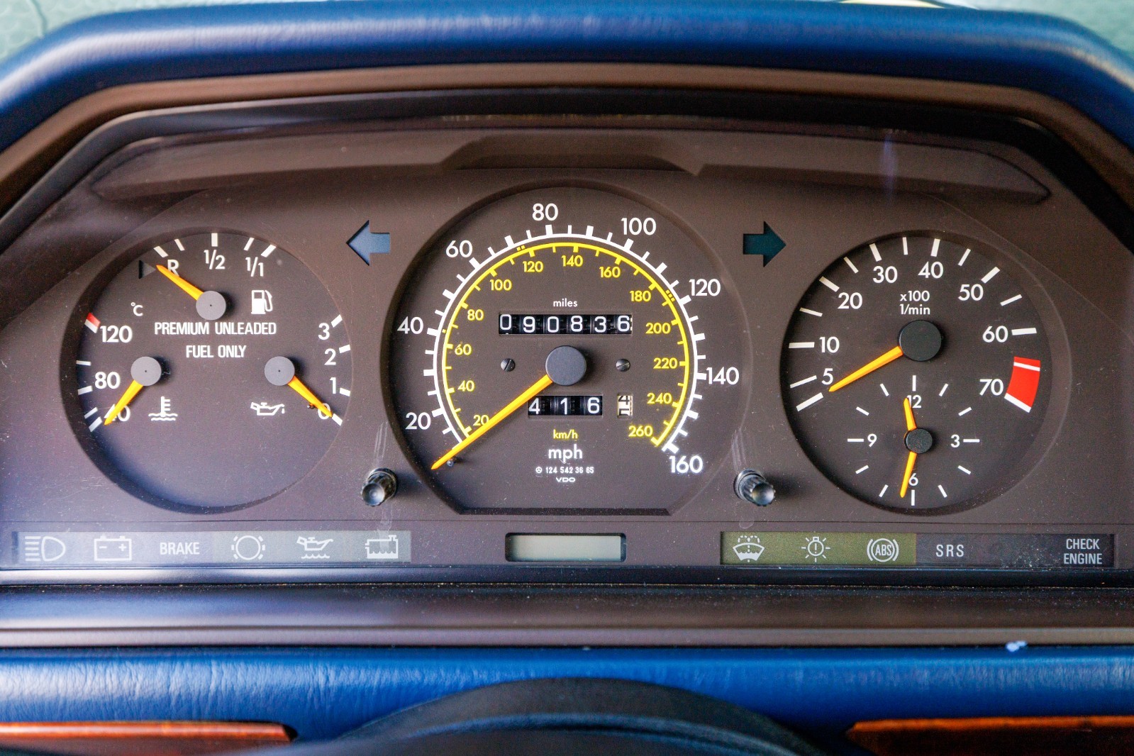 Mercedes-Benz-300CE-1993-Convertible-24
