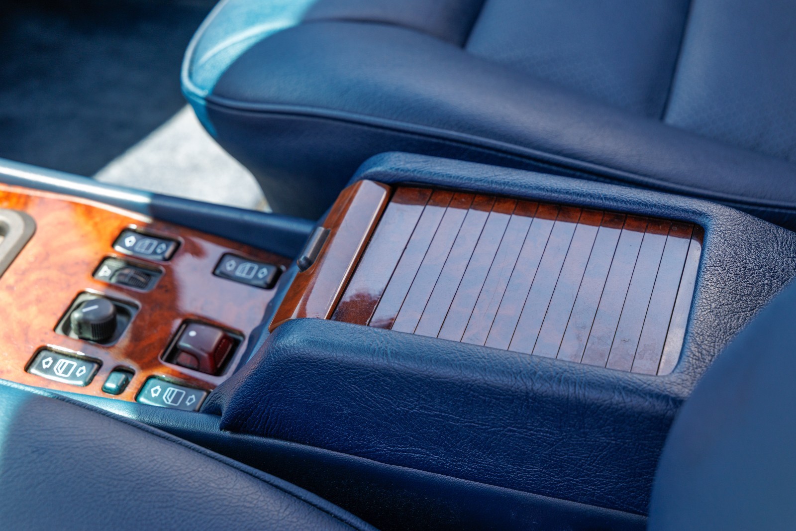 Mercedes-Benz-300CE-1993-Convertible-27