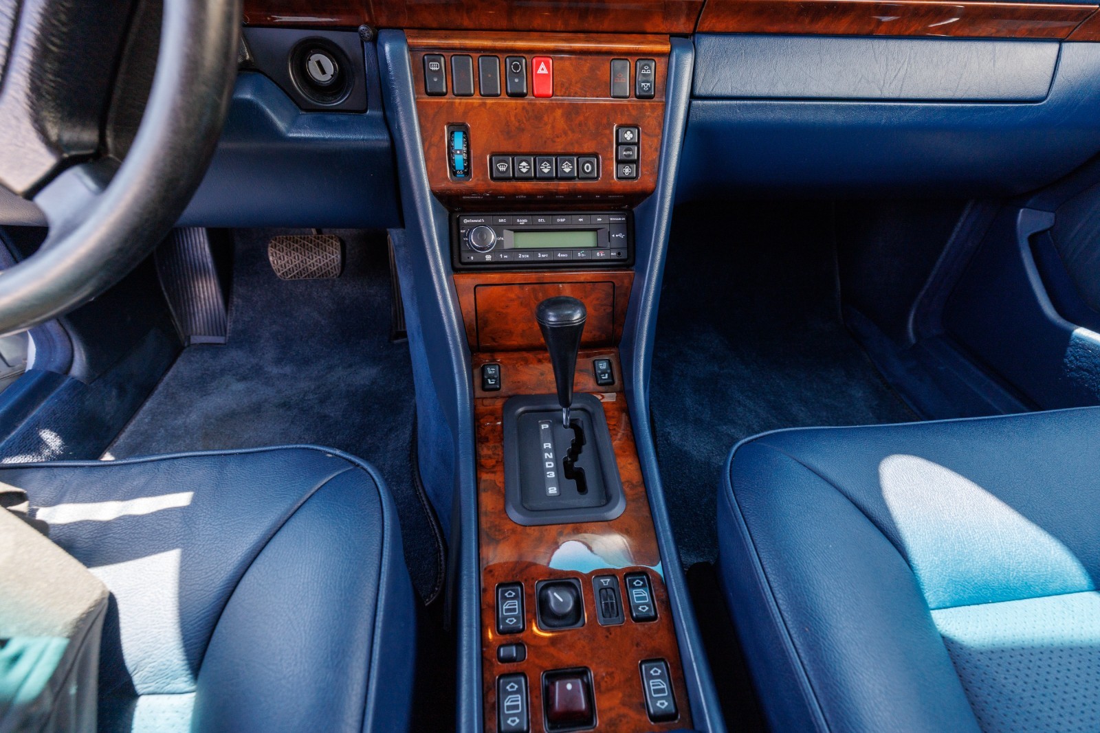 Mercedes-Benz-300CE-1993-Convertible-28