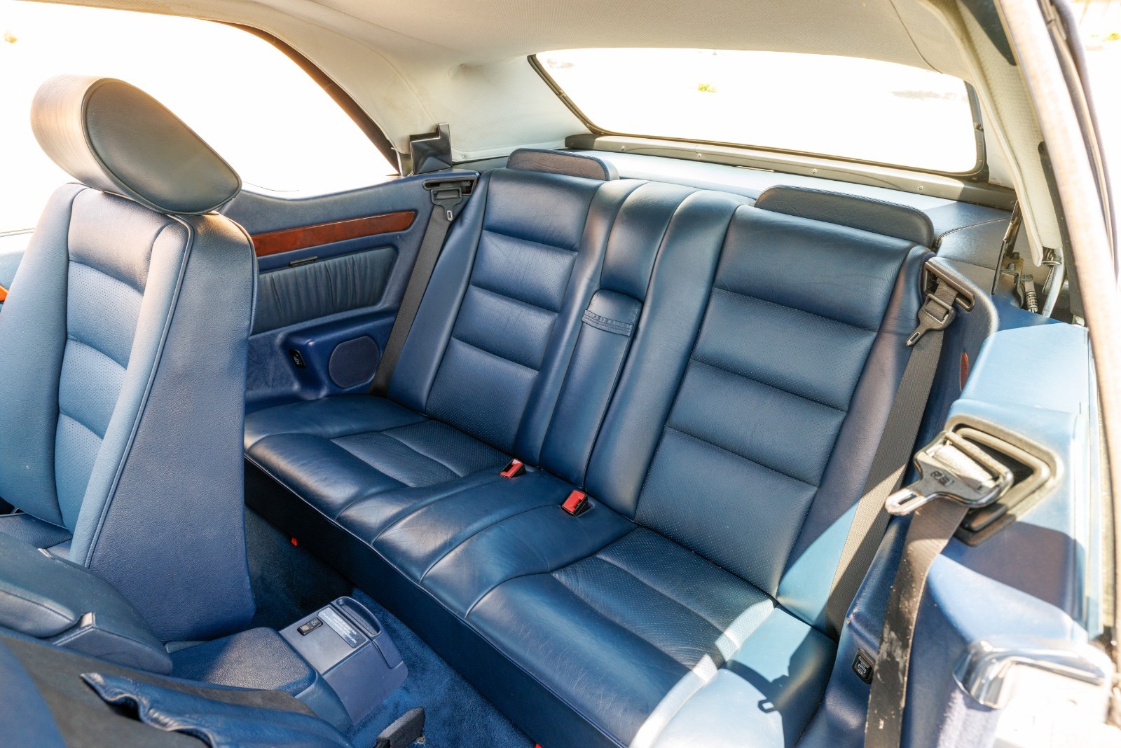 Mercedes-Benz-300CE-1993-Convertible-29