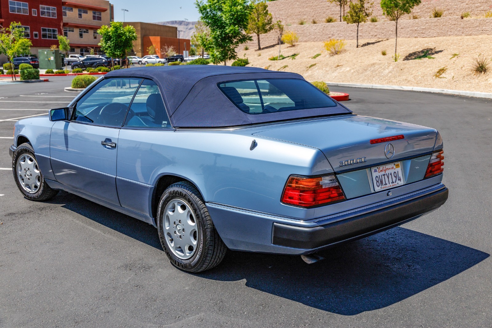 Mercedes-Benz-300CE-1993-Convertible-3