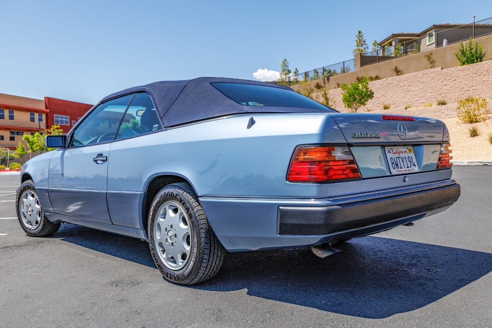 Mercedes-Benz-300CE-1993-Convertible-7