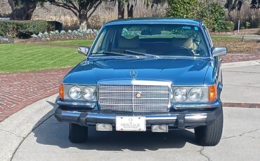 Mercedes-Benz-300SD-1980-Sedan-3