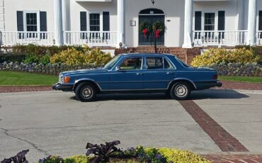 Mercedes-Benz-300SD-1980-Sedan-4