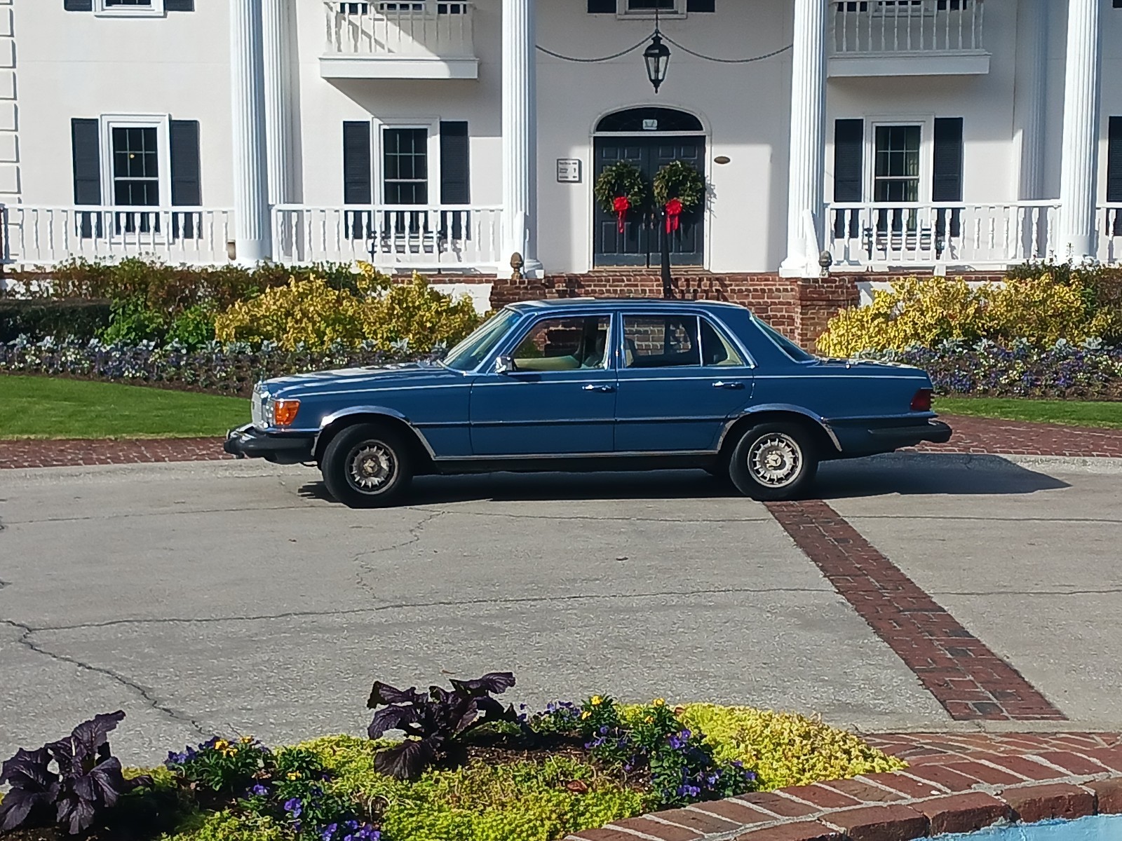 Mercedes-Benz-300SD-1980-Sedan-4
