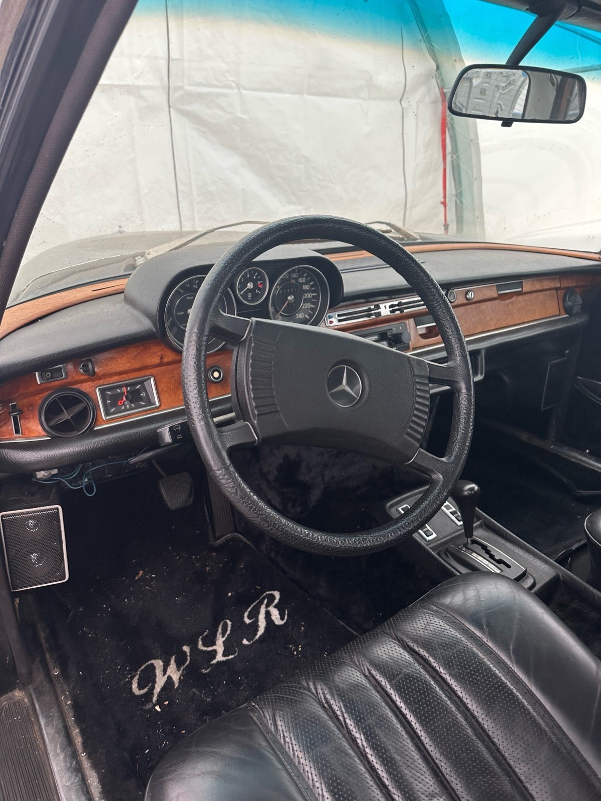 Mercedes-Benz-300SEL-1970-21
