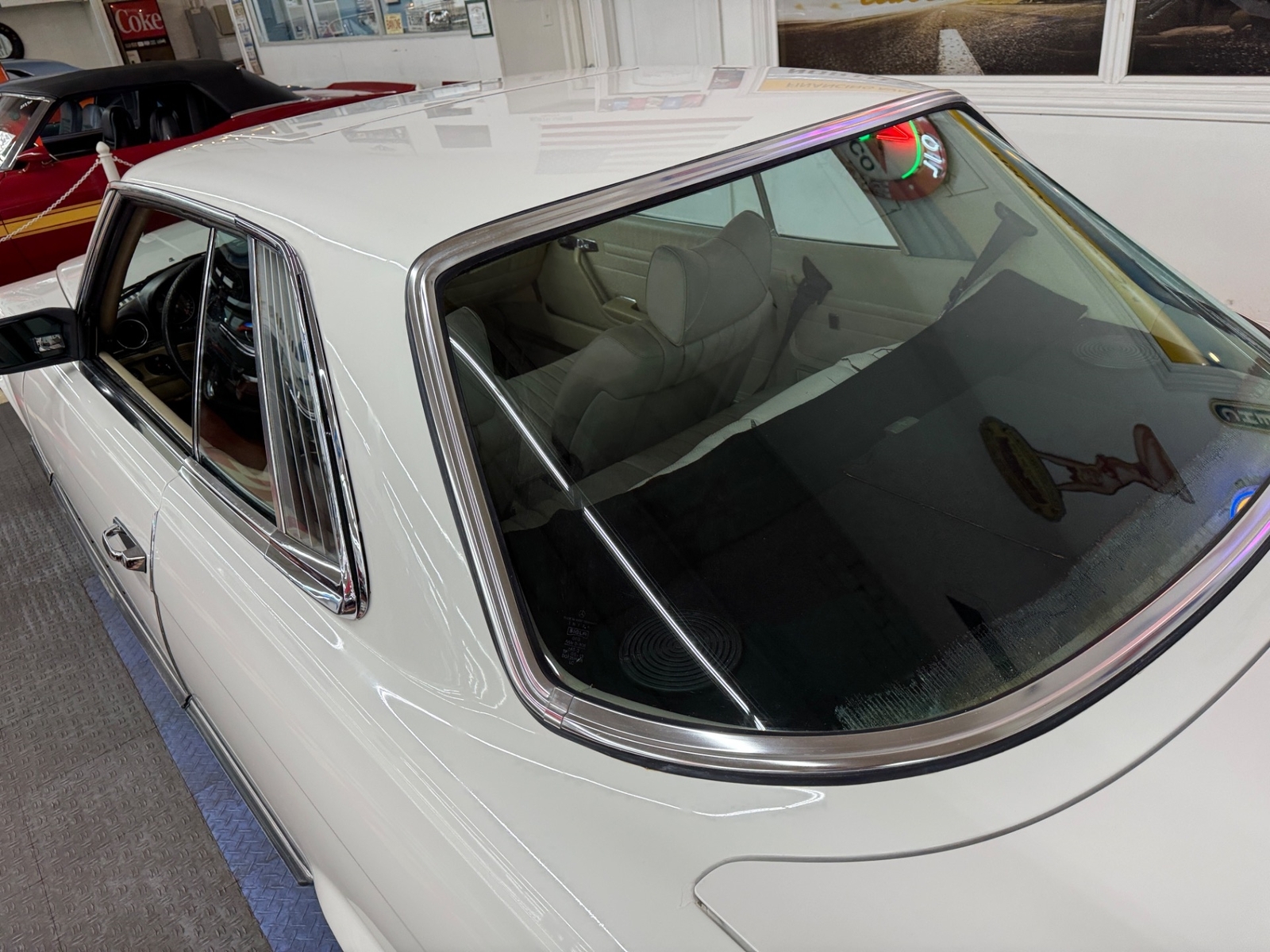 Mercedes-Benz-400-Series-1977-14