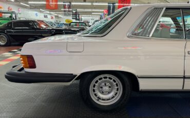 Mercedes-Benz-400-Series-1977-22