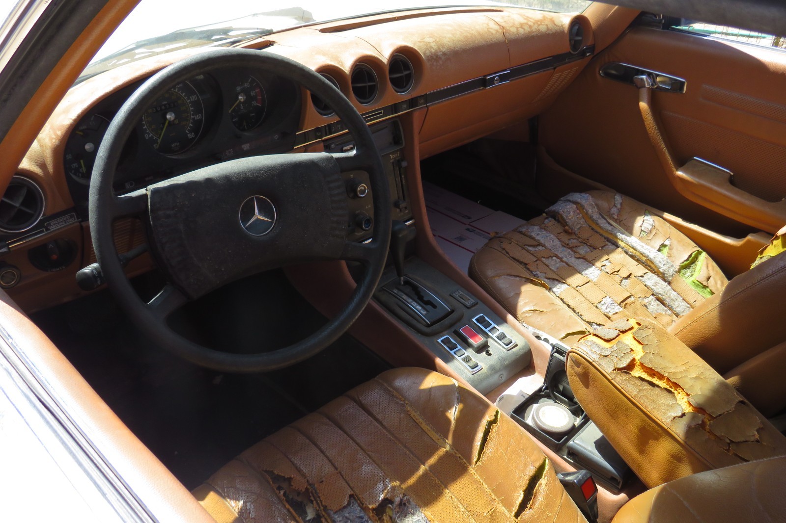 Mercedes-Benz-400-Series-1977-4