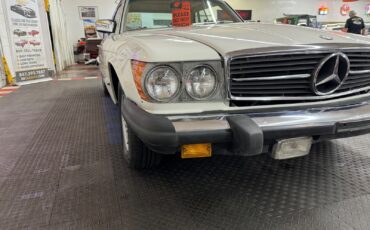 Mercedes-Benz-400-Series-1977-7