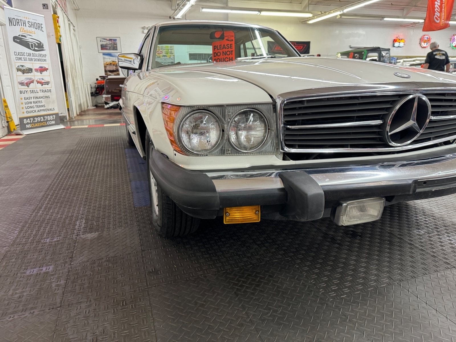 Mercedes-Benz-400-Series-1977-7