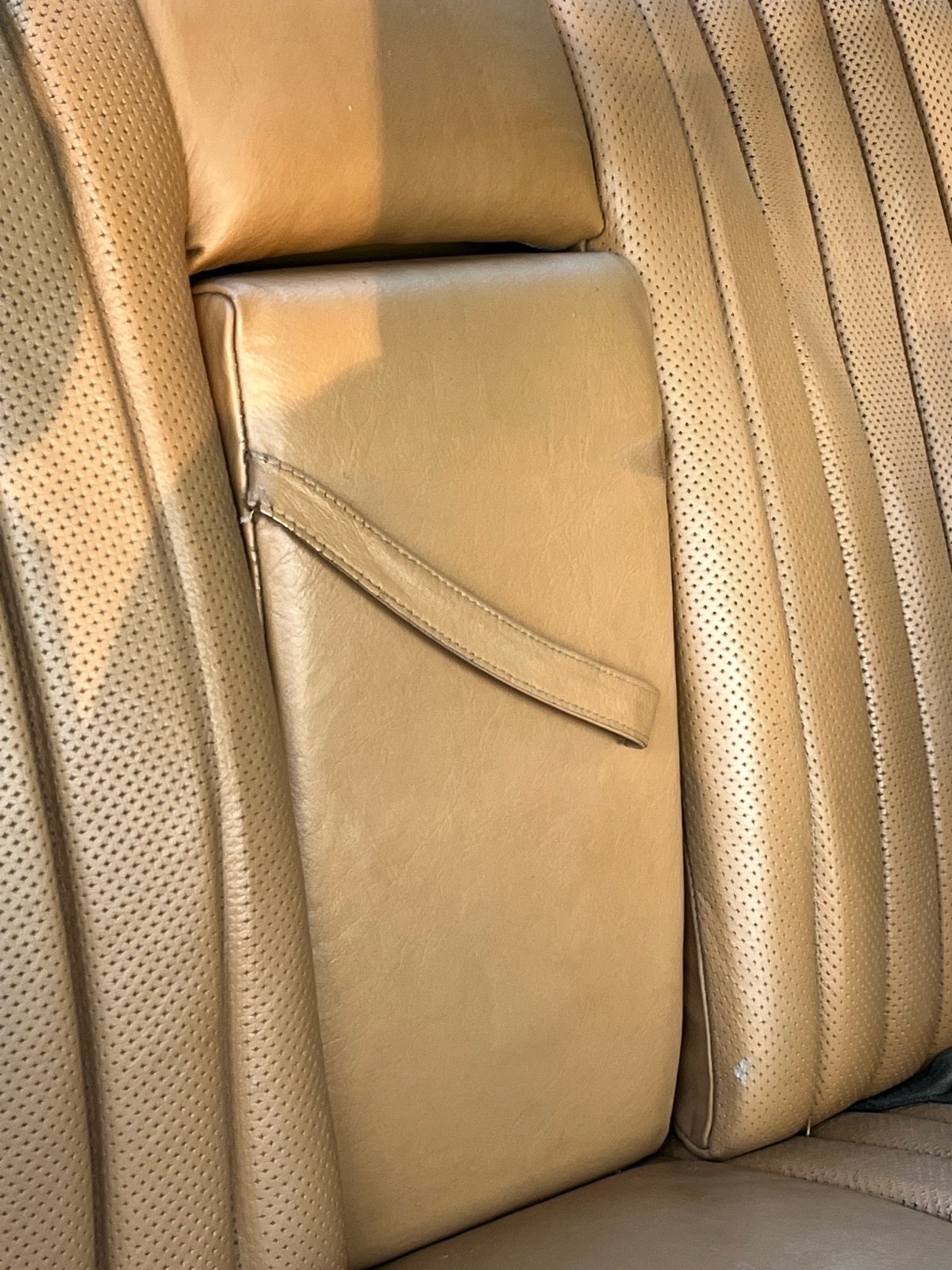 Mercedes-Benz-450SLC-1974-32