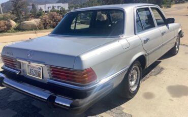 Mercedes-Benz-450se-1976-Sedan-10