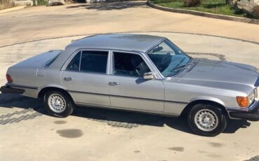 Mercedes-Benz-450se-1976-Sedan-14