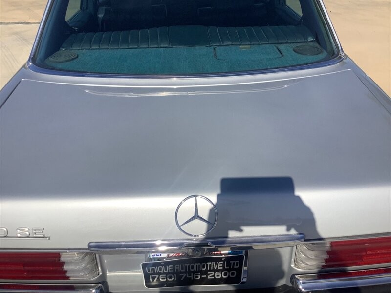 Mercedes-Benz-450se-1976-Sedan-17