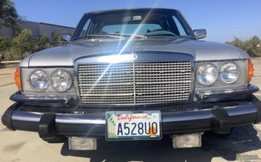 Mercedes-Benz-450se-1976-Sedan-2