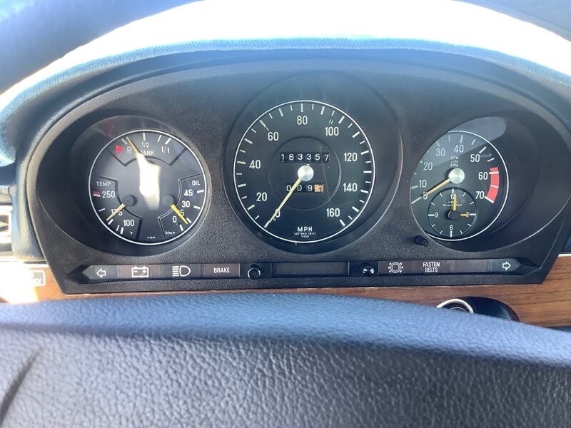 Mercedes-Benz-450se-1976-Sedan-21