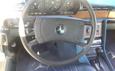 Mercedes-Benz-450se-1976-Sedan-22