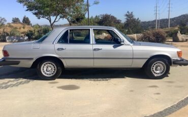 Mercedes-Benz-450se-1976-Sedan-4