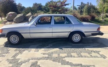 Mercedes-Benz-450se-1976-Sedan-5