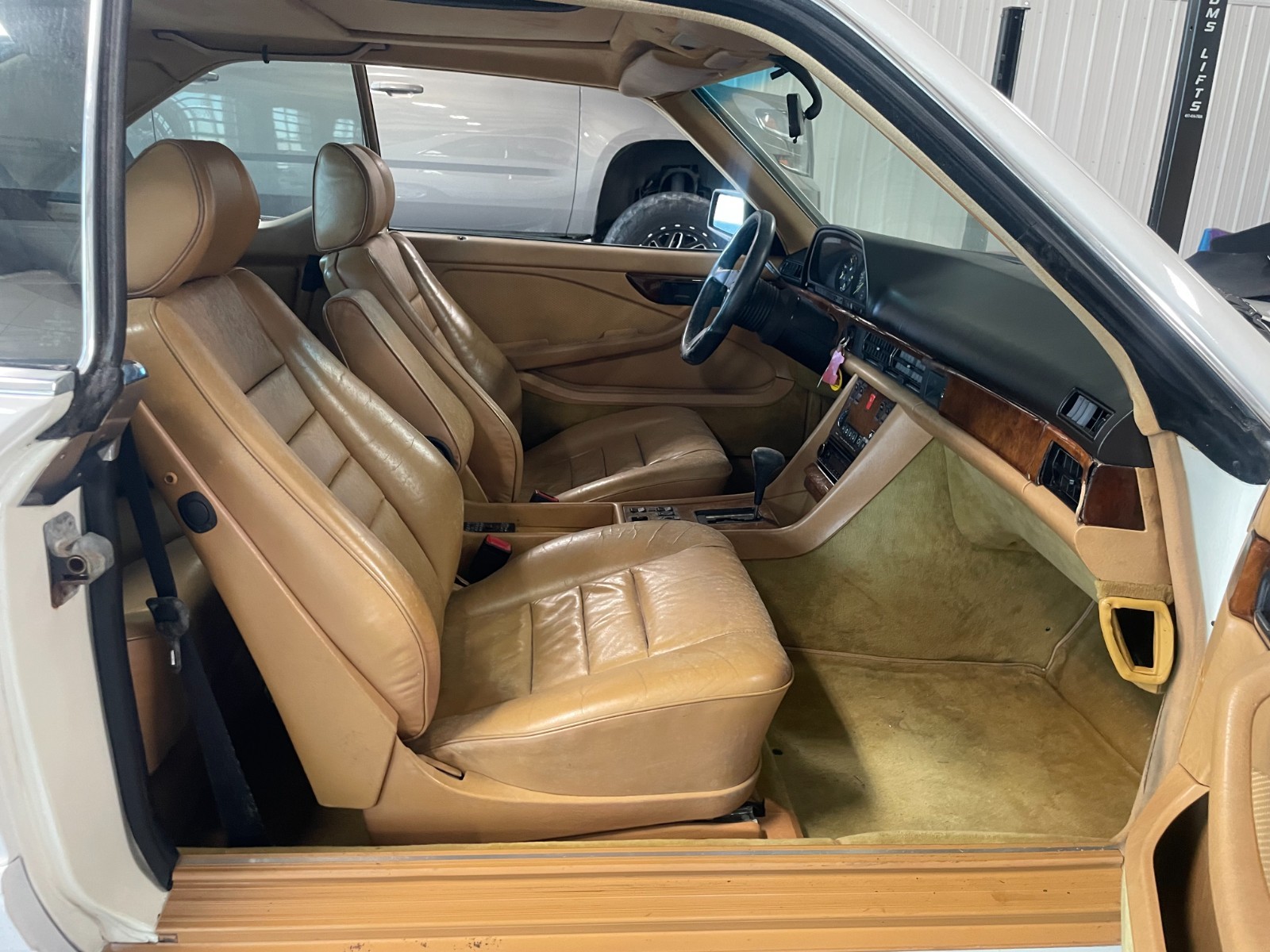 Mercedes-Benz-500-Series-1980-Coupe-12