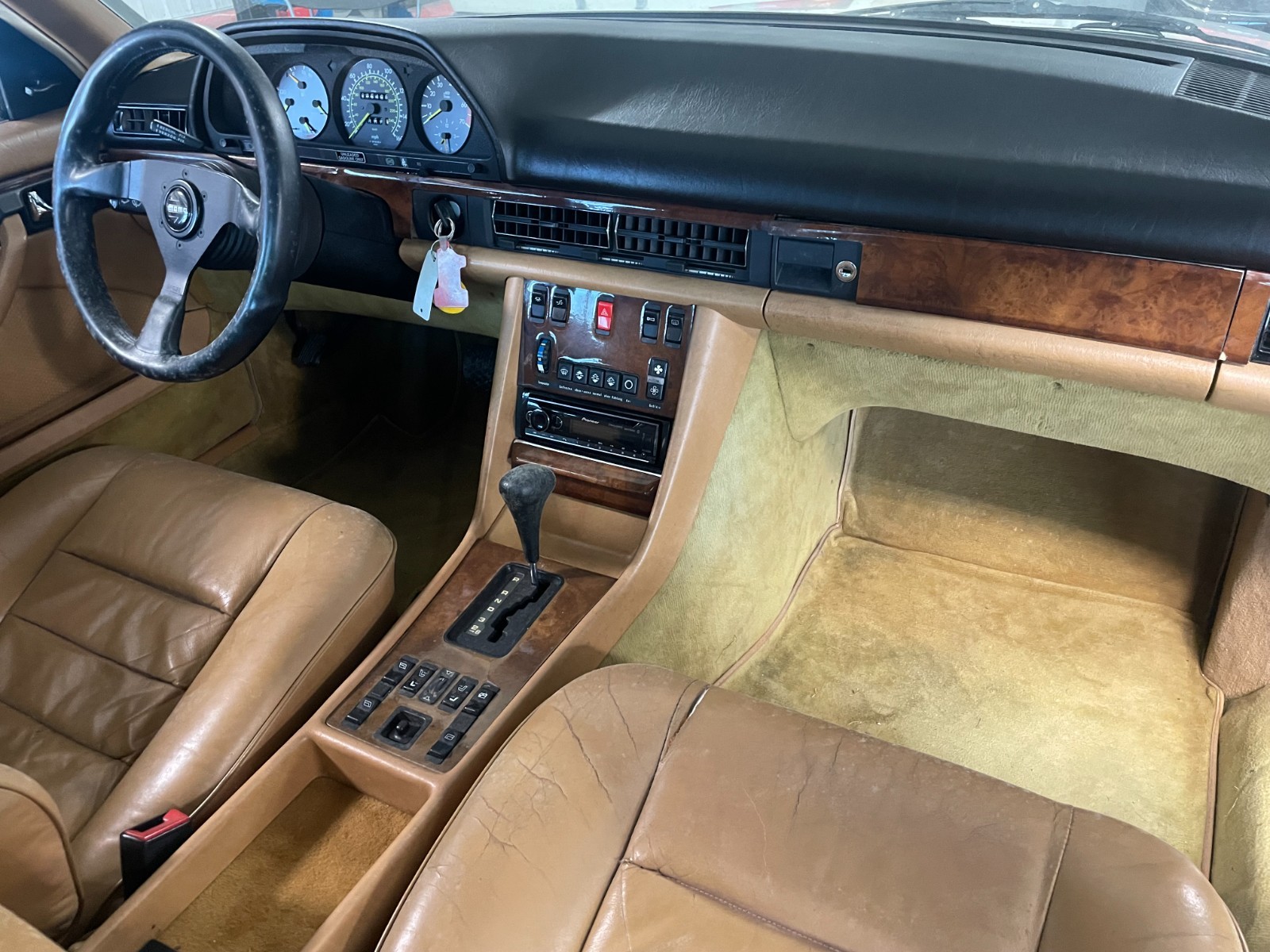 Mercedes-Benz-500-Series-1980-Coupe-13