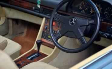 Mercedes-Benz-500-Series-1983-Coupe-34