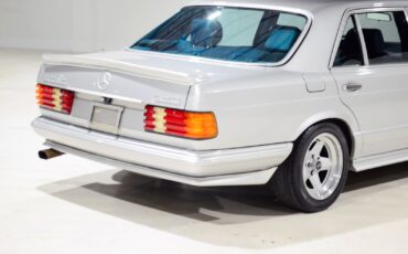 Mercedes-Benz-500-Series-1983-Sedan-18