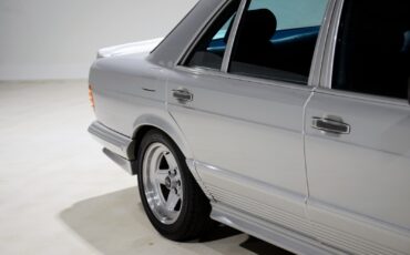 Mercedes-Benz-500-Series-1983-Sedan-9