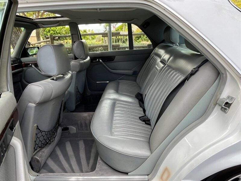 Mercedes-Benz-500-Series-1987-11