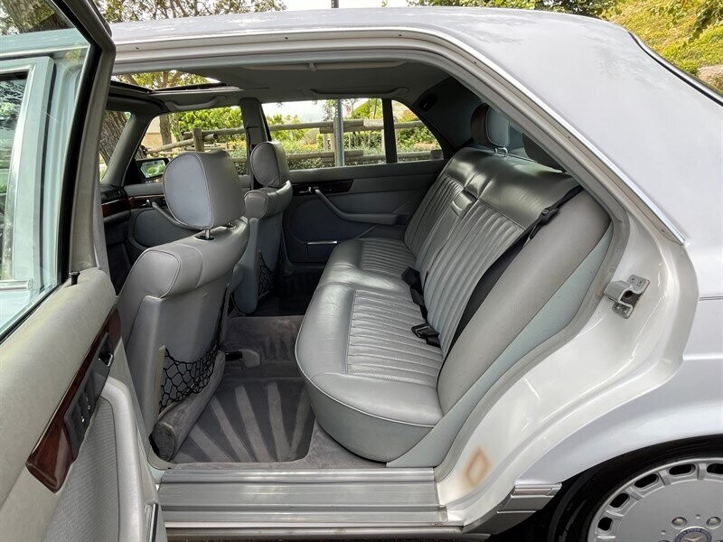 Mercedes-Benz-500-Series-1987-12