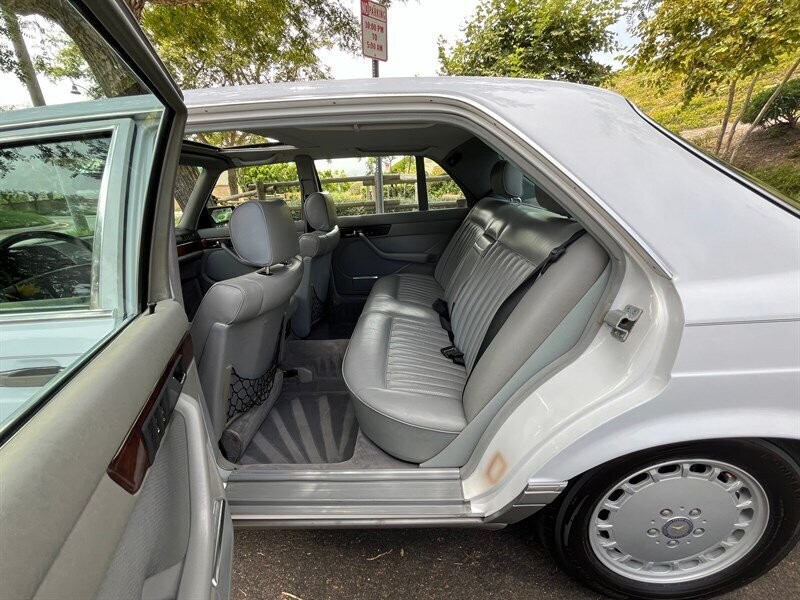 Mercedes-Benz-500-Series-1987-13