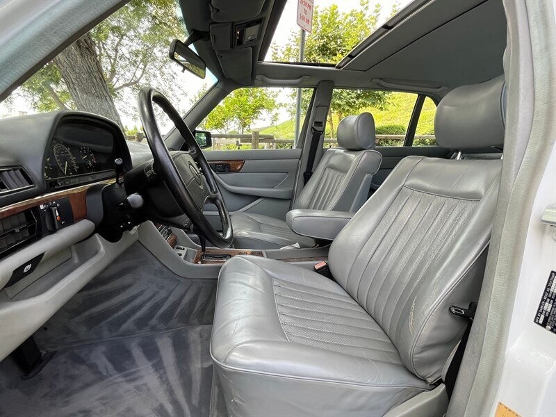 Mercedes-Benz-500-Series-1987-17