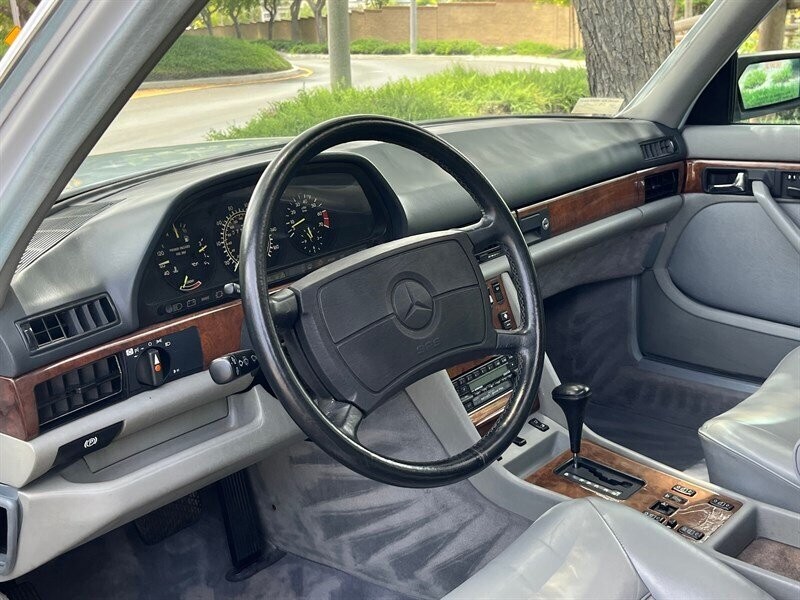 Mercedes-Benz-500-Series-1987-18