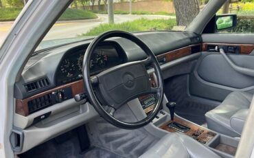 Mercedes-Benz-500-Series-1987-19