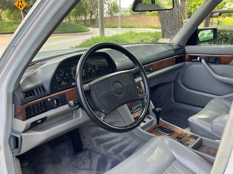 Mercedes-Benz-500-Series-1987-19